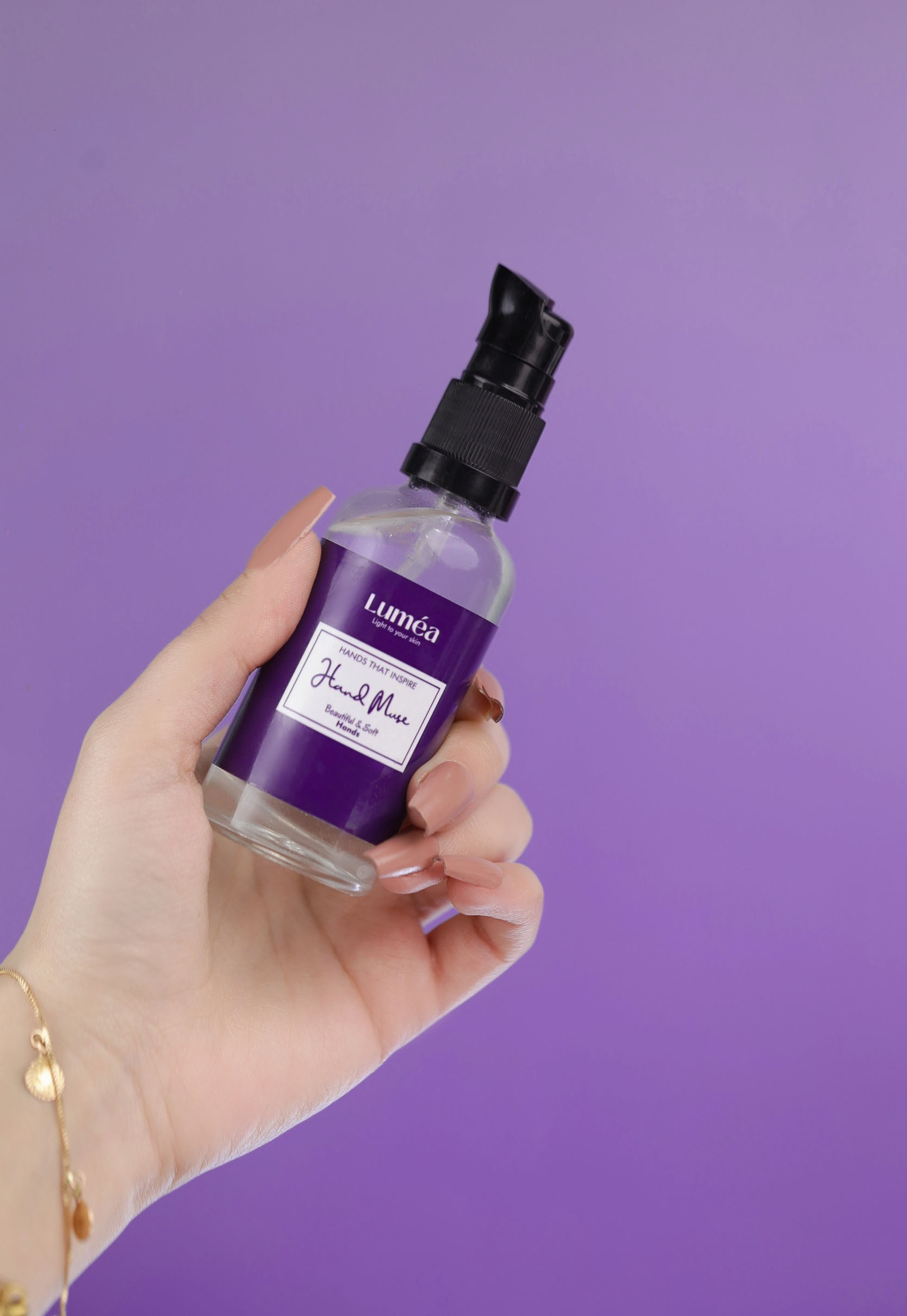 Natural ingredients and serum bottle